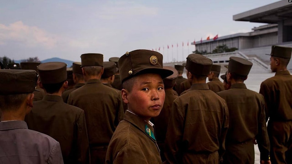 Kim Jong Un trimite carne de tun în Ucraina. Tineri de 20 de ani din Coreea de Nord, trimiși în Rusia pentru a lupta pe frontul din Ucraina la cheremul lui Putin