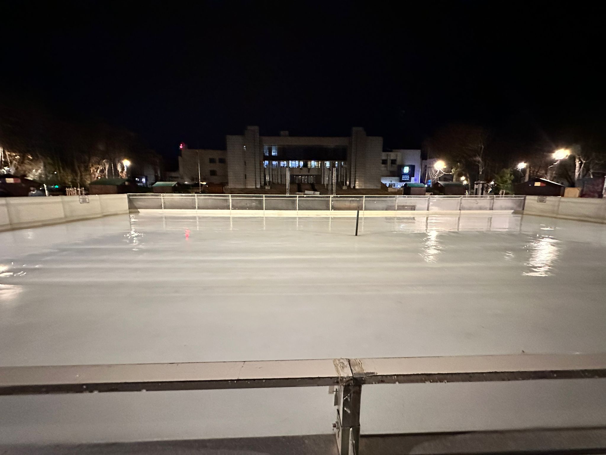 Magia sărbătorilor începe la Călărași: Patinoarul se deschide de Moș Nicolae