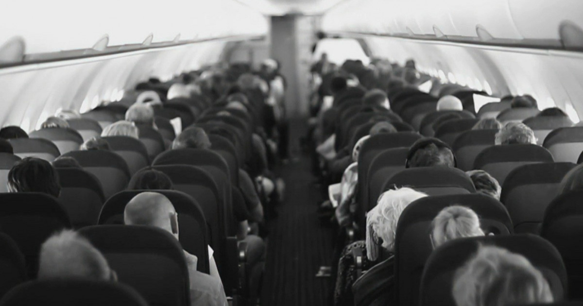 „S-a văzut fum. Au intrat în panică.” Mărturia unei pasagere dintr-un avion ce a aterizat de urgență pe Aeroportul Otopeni