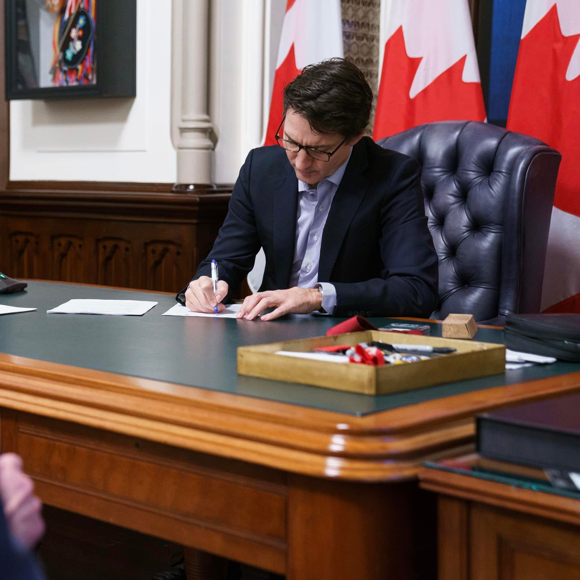 Justin Trudeau va demisiona din funcția de lider al Partidului Liberal, dar va rămâne premier până la alegerea unui nou lider
