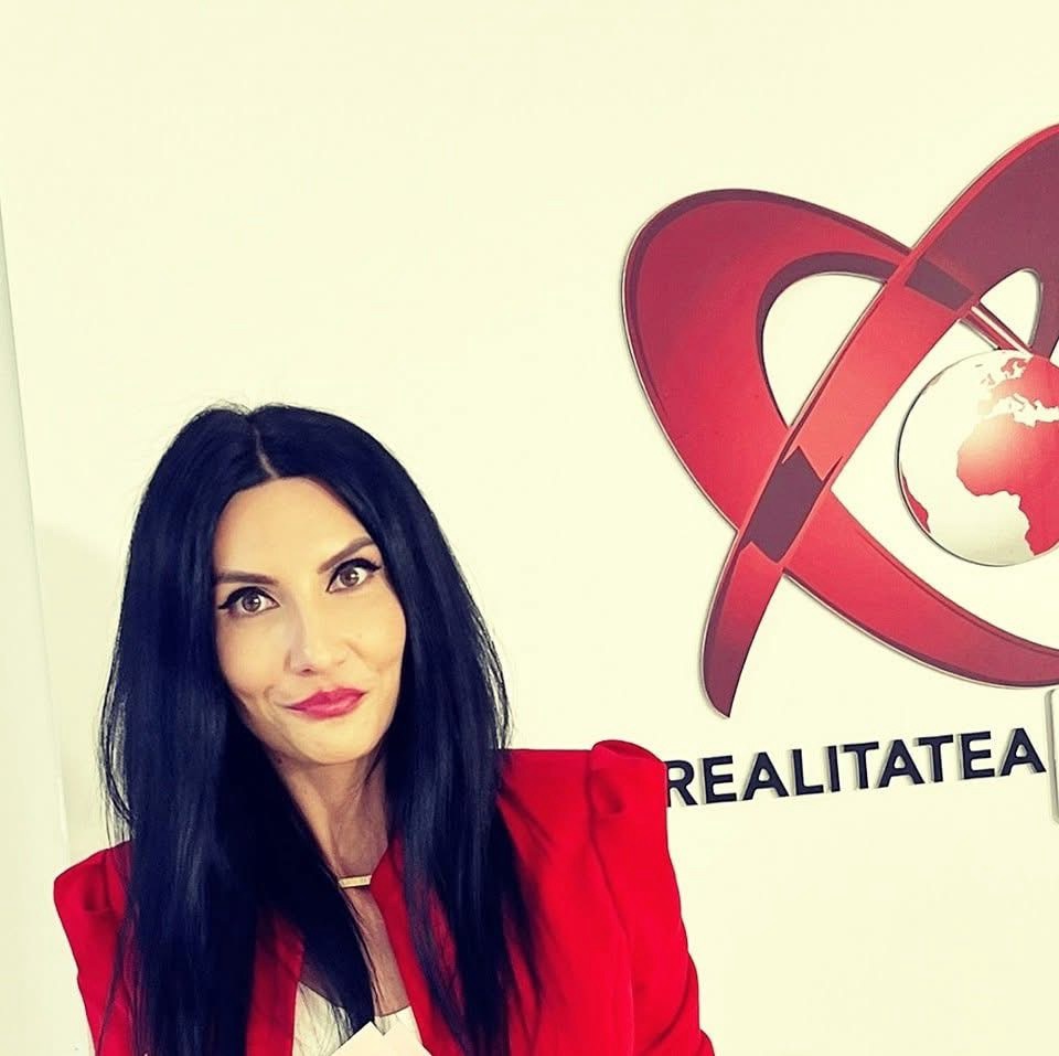 Scandal la Realitatea PLUS: Jurnalista Monica Vasilescu demisionează, acuzând presiuni pentru a-l lăuda pe Călin Georgescu