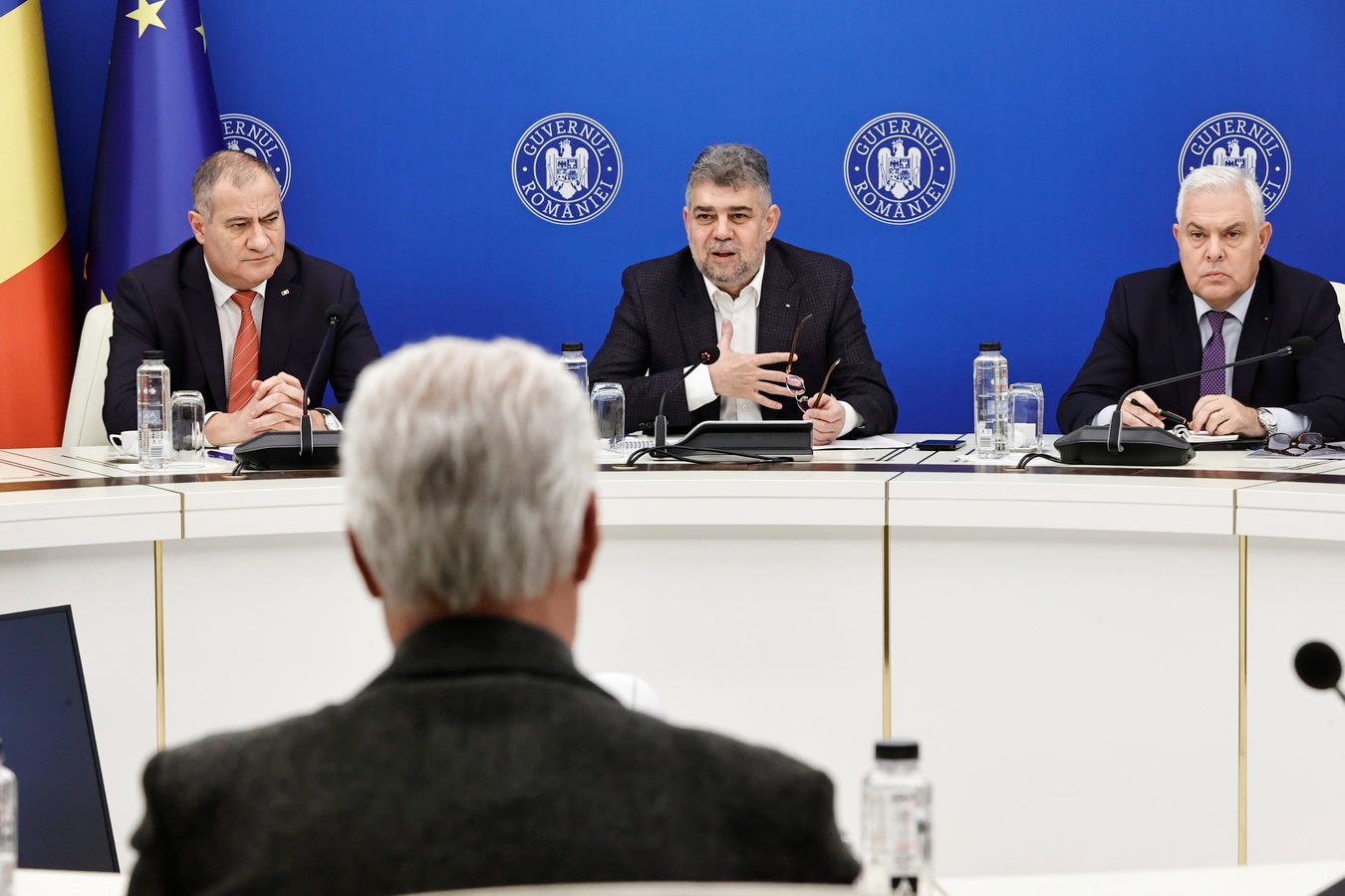 Guvernul caută soluții pentru creșterea veniturilor la buget: Discuții despre posibile schimbări de taxe și indexarea pensiilor