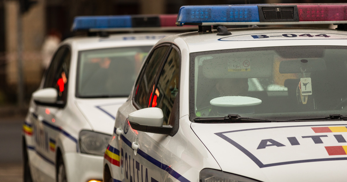 Cadru didactic din Hunedoara, pus sub control judiciar pentru că a trimis mesaje indecente unei eleve de 13 ani.
