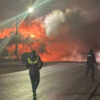 Incendiu devastator în Crevedia: Persoane afectate de tragedia din 2023, din nou pe drumuri. „Tot ce reușisem să construim, e ars tot.”