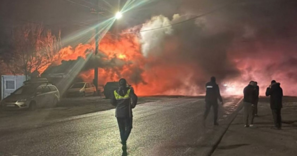 Incendiu devastator în Crevedia: Persoane afectate de tragedia din 2023, din nou pe drumuri. „Tot ce reușisem să construim, e ars tot.”
