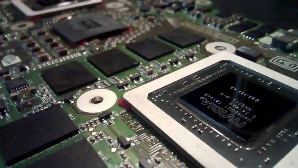 Trecerea Nvidia la memorii mobile ar putea determina o dublare a prețurilor pentru memoria de server până în 2026.