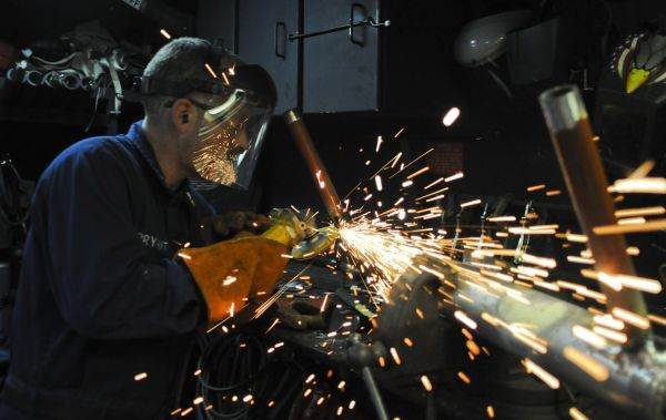 INS: Industria prelucrătoare a înregistrat o creștere de 5,2% în primele nouă luni