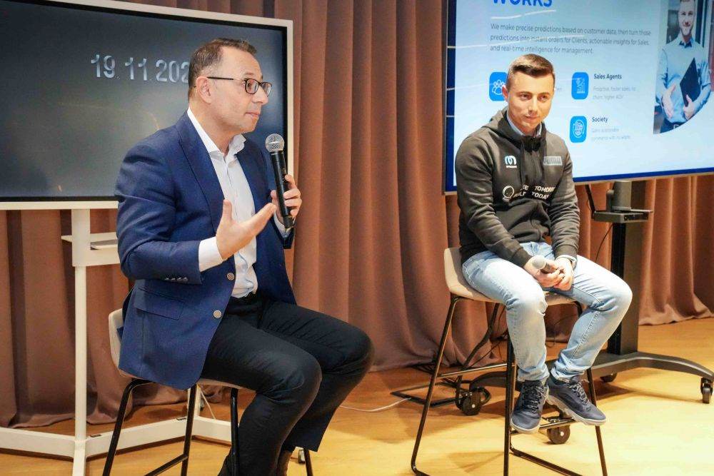 OptiComm.AI își lansează platforma în mod oficial.