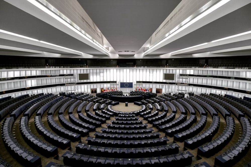 PE a aprobat primul program dedicat industriei europene de apărare.