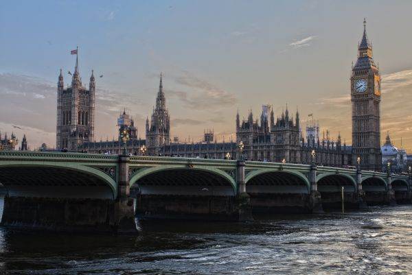 Guvernul britanic a aprobat o majorare de 4,1% a salariului minim pentru anul 2026.