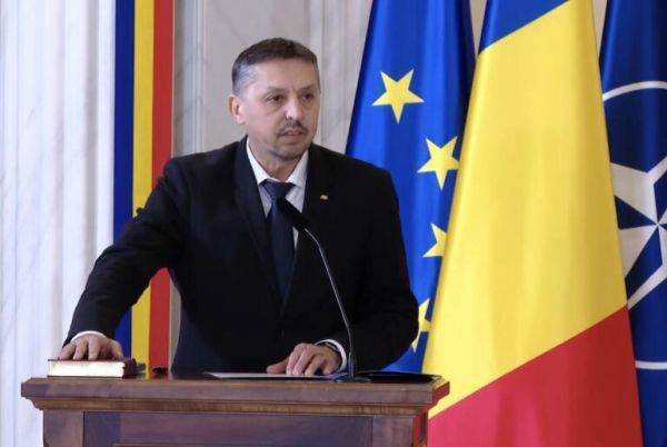 Ministrul Educației Daniel David se întâlnește cu experți americani pentru a discuta despre știință, tehnologie și colaborări în cercetare.