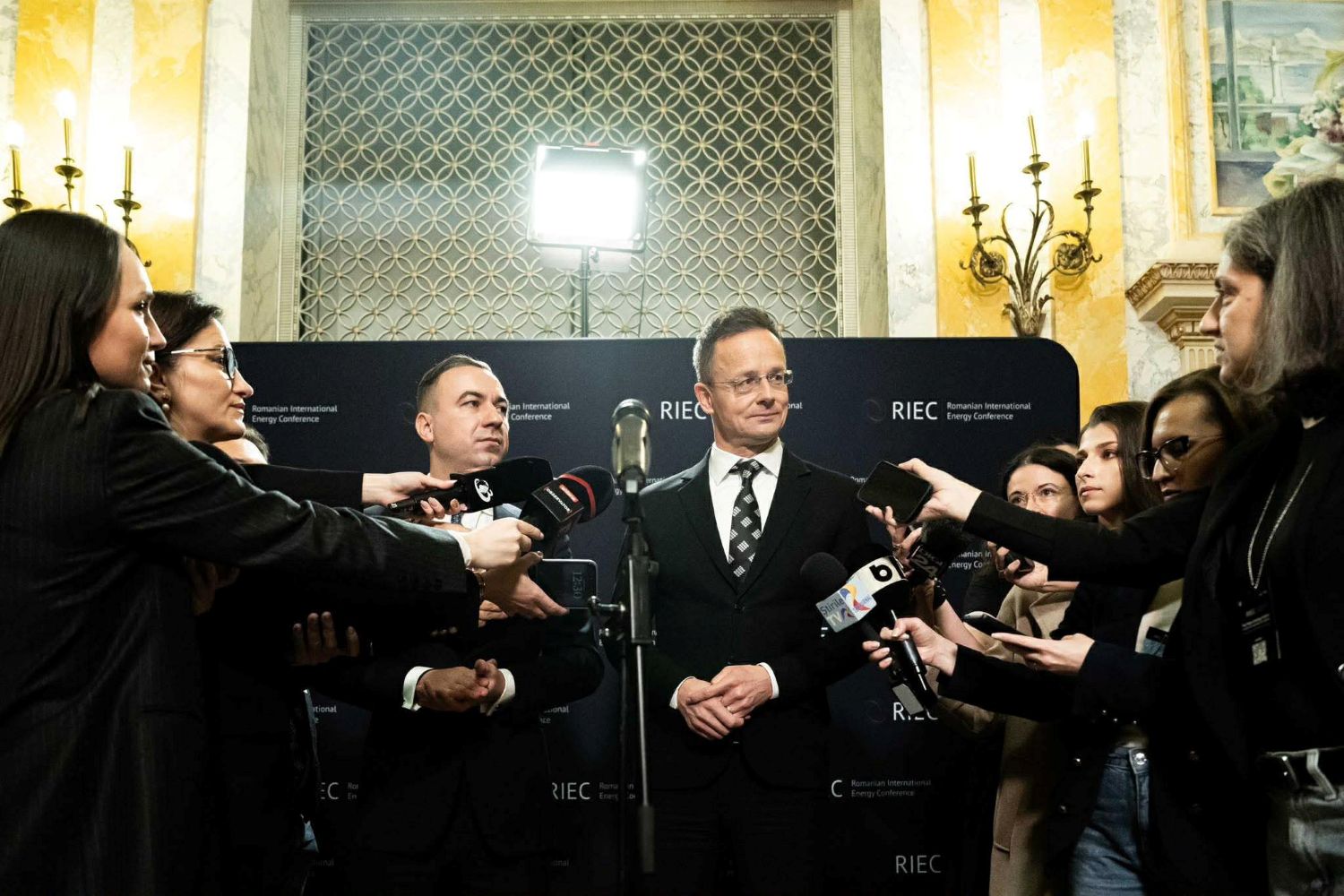 Ministrul de Externe al Ungariei critică Uniunea Europeană la București: Războiul din Ucraina s-ar fi finalizat „dacă liderii europeni nu ar fi subminat planul de pace al lui Trump”