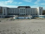 Unul dintre cele mai renumite hoteluri de pe litoralul românesc este disponibil pentru vânzare. Proprietarii nu reușesc să achite un împrumut.