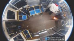 Bărbat din Chicago acuzat că a incendiat un pasager de tren avea 72 de arestări anterioare.