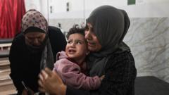 Atacurile israeliene din Gaza au dus la moartea a 22 de palestinieni, afirmă oficialii din domeniul medical și de apărare civilă.
