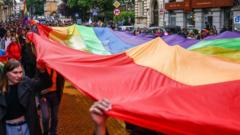 Căsătoriile între persoane de același sex trebuie respectate în întreaga UE, afirmă instanța supremă din Polonia.