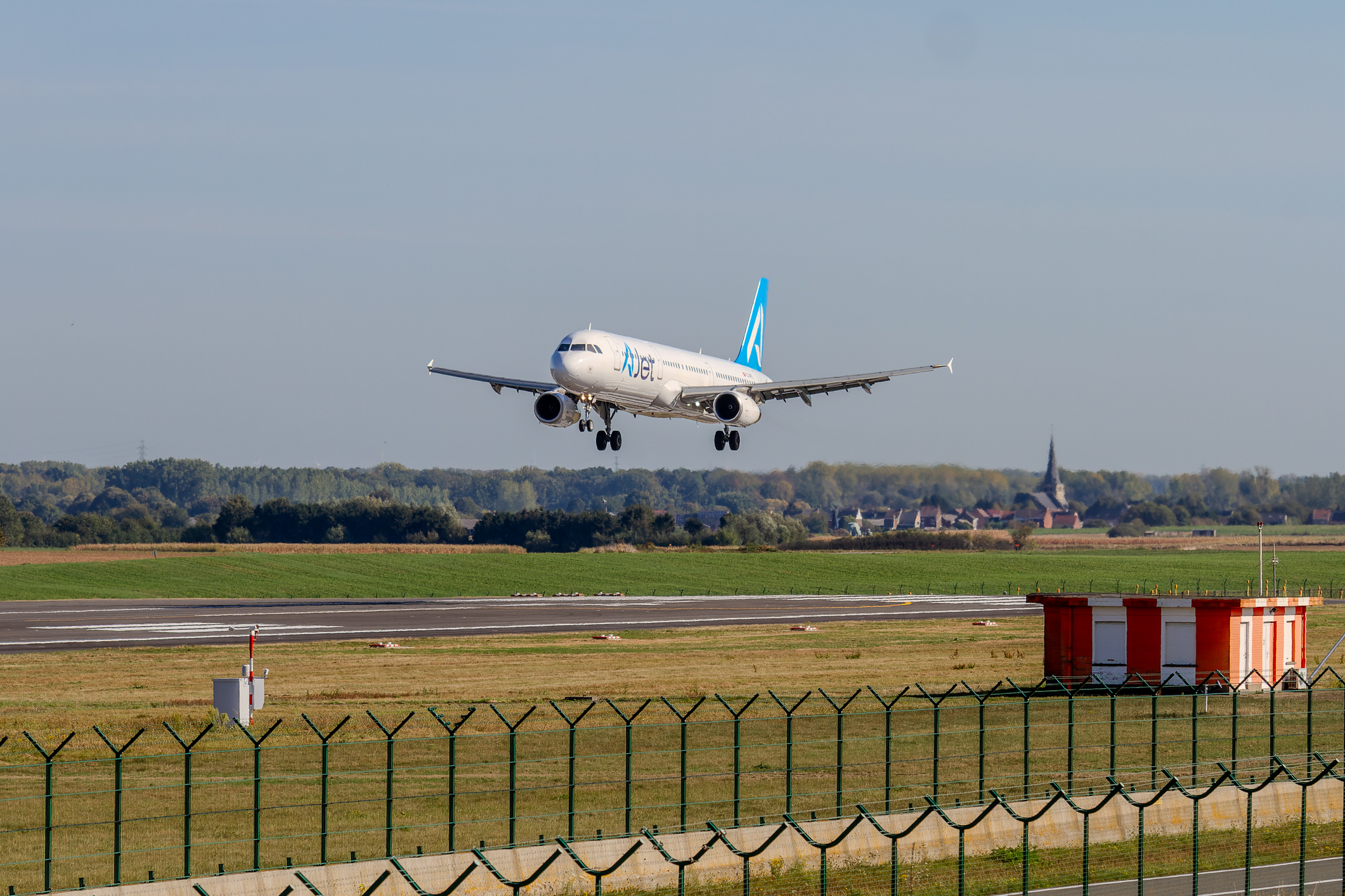 O nouă companie aeriană low-cost de mari dimensiuni își face apariția în România