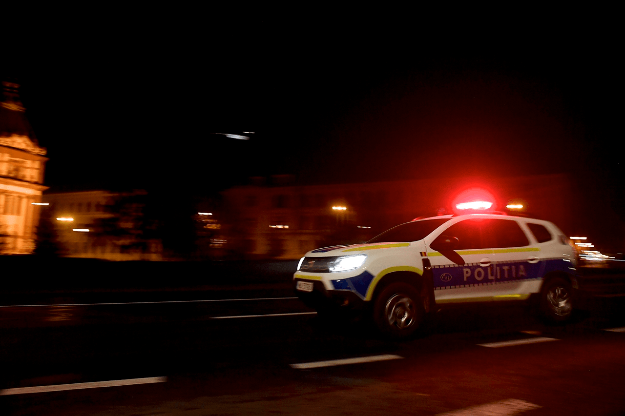 Taximetrist înjunghiat mortal de un client în Mioveni. Suspectul, un tânăr de 21 de ani, a fost reținut de poliție.
