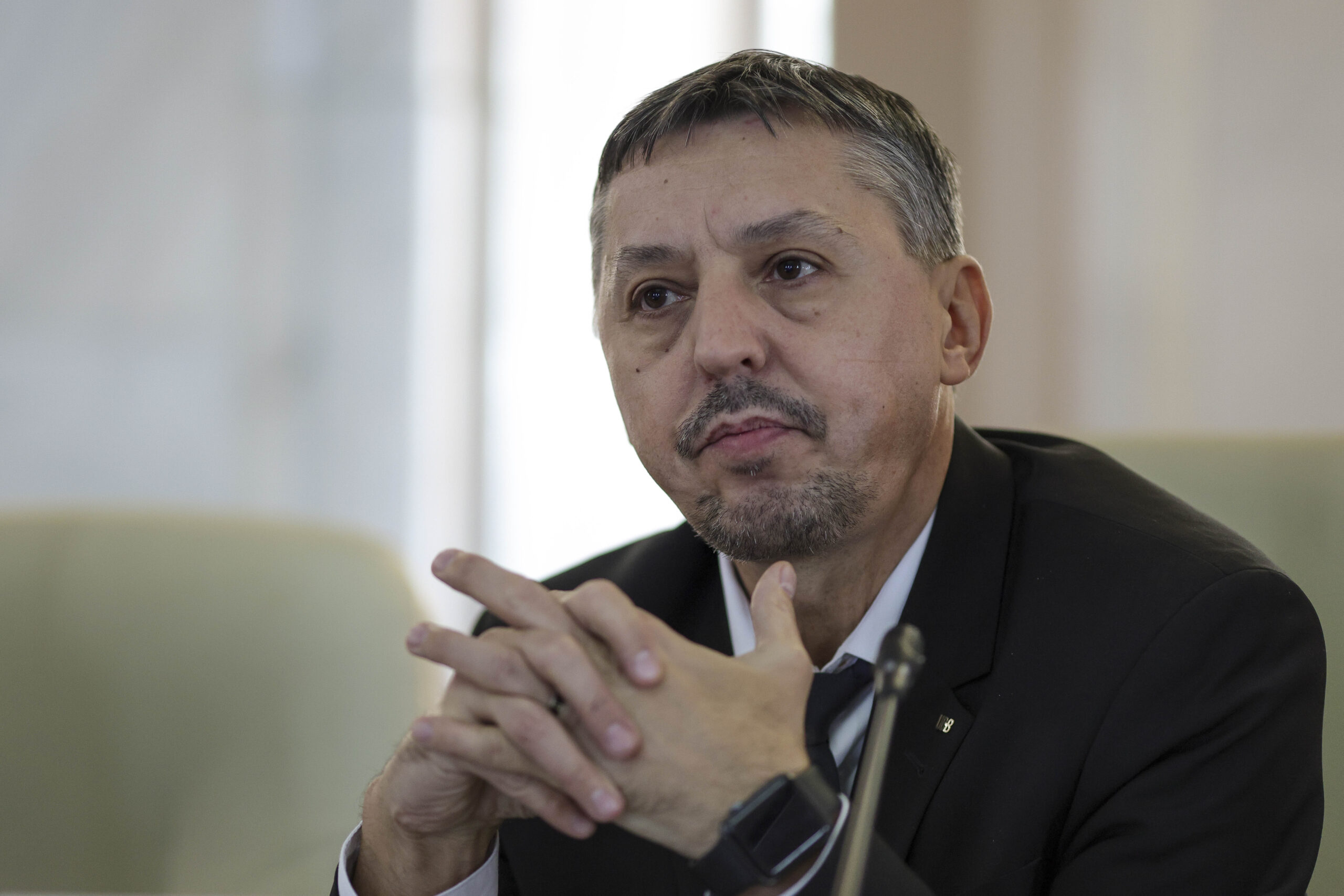 Ministrul David oferă garanții pentru profesorii pensionari referitor la cumulul cu salariul: „Ne ajută să acoperim orele/ Nu dispunem de suficiente resurse umane”