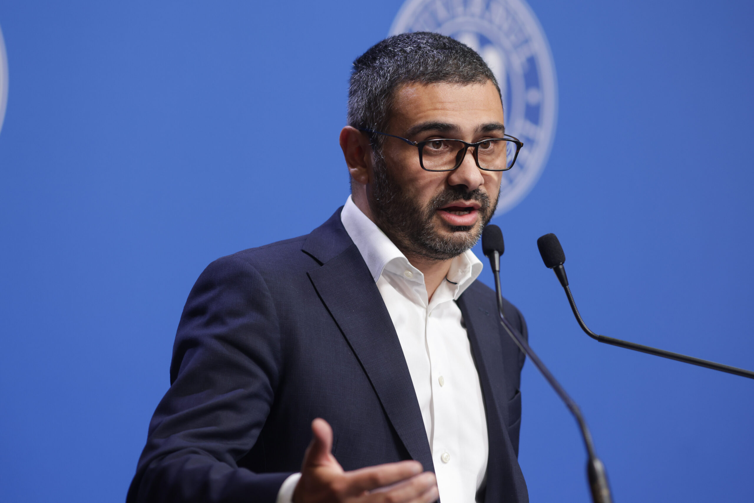 Mesajul ministrului Muncii pentru beneficiarii pensiei de la Poștă: „Comisioanele sunt de 10 ori mai mari decât la bancă”