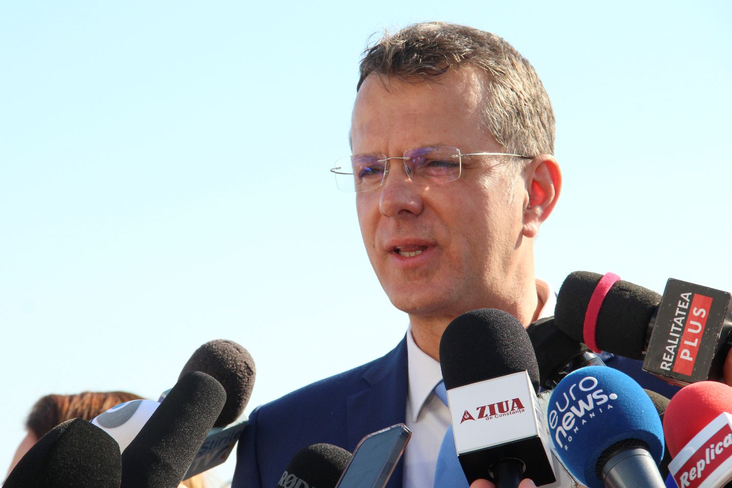 Drona căzută în județul Vaslui „nu era dotată cu încărcătură explozivă”, declară ministrul Apărării. „Mi-aș fi dorit să o interceptăm” / Zona în care s-a prăbușit, la peste 50 km de frontieră.
