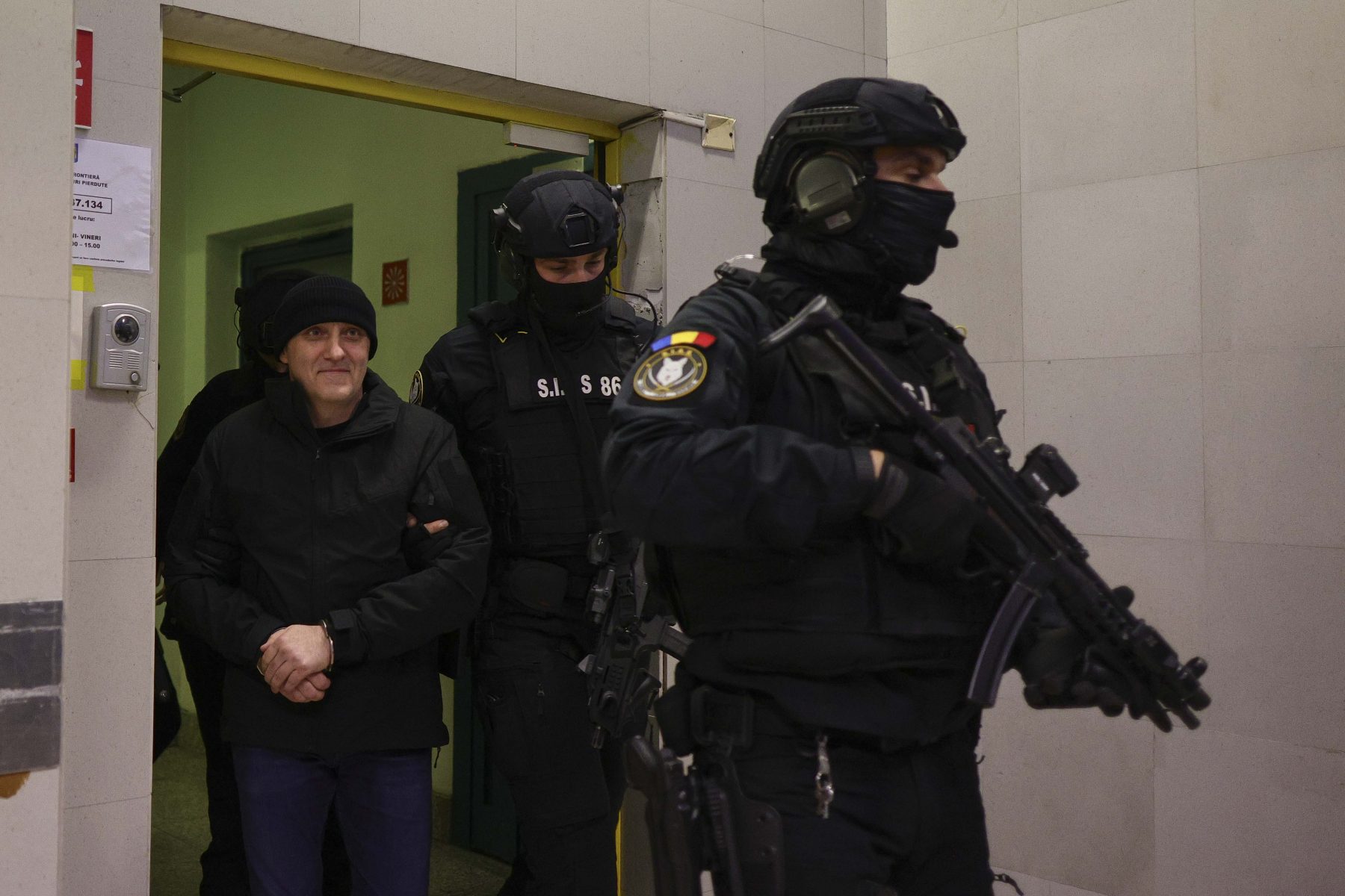 Mesajul lui Nicușor Dan, transmis în momentul în care mercenarii lui Potra erau încătușați pe aeroportul Otopeni.