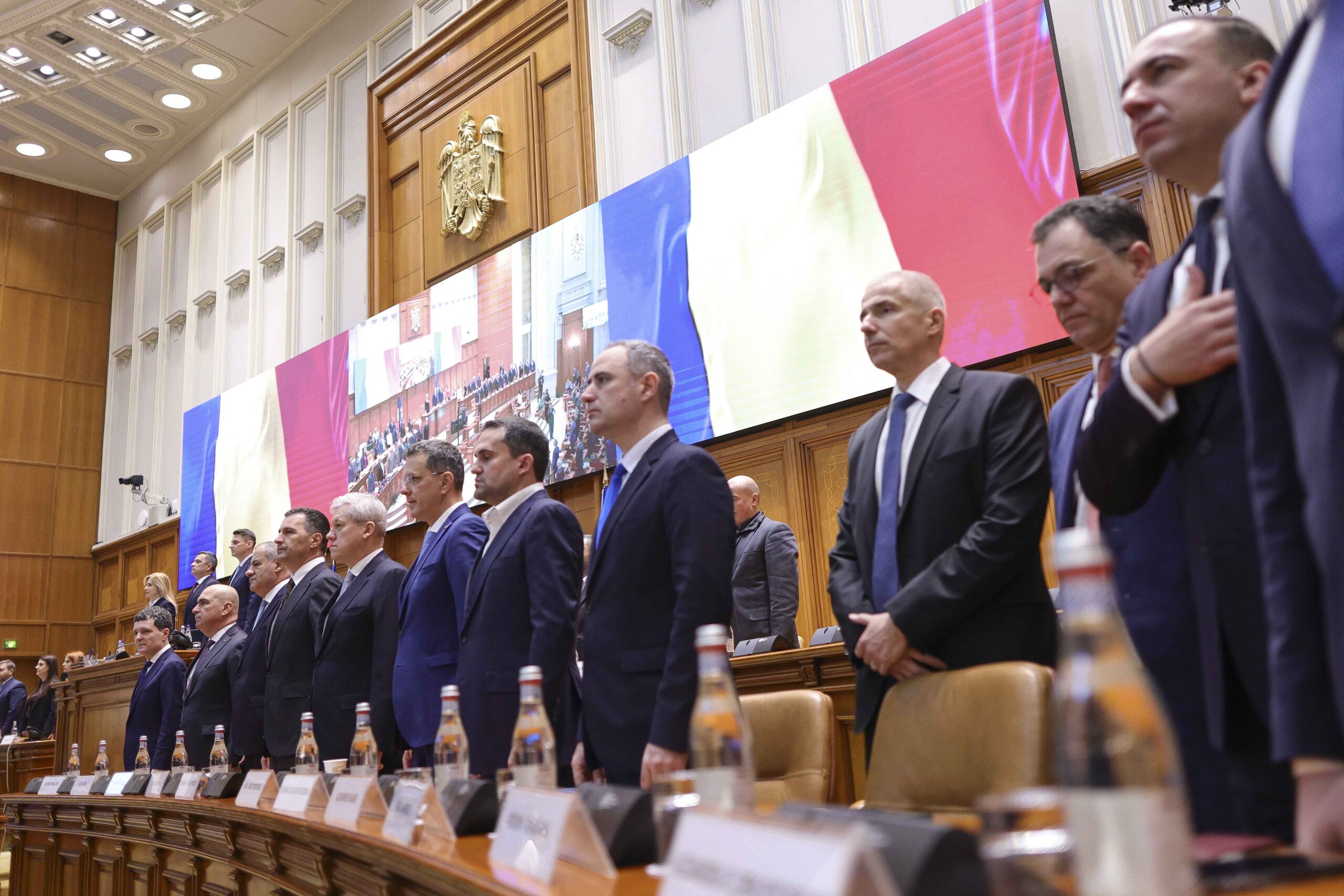 Opoziția a inițiat o moțiune de cenzură împotriva guvernului, afirmând că i-a fost oprit microfonul în Parlament.