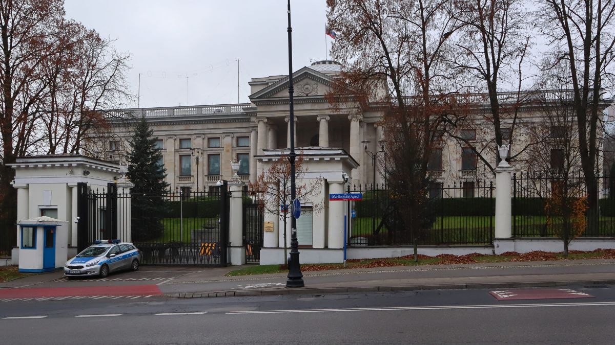 Parlamentarii din Polonia solicită guvernului să transfere Ambasada Rusiei din Varșovia din cauza temerilor legate de sabotaje.