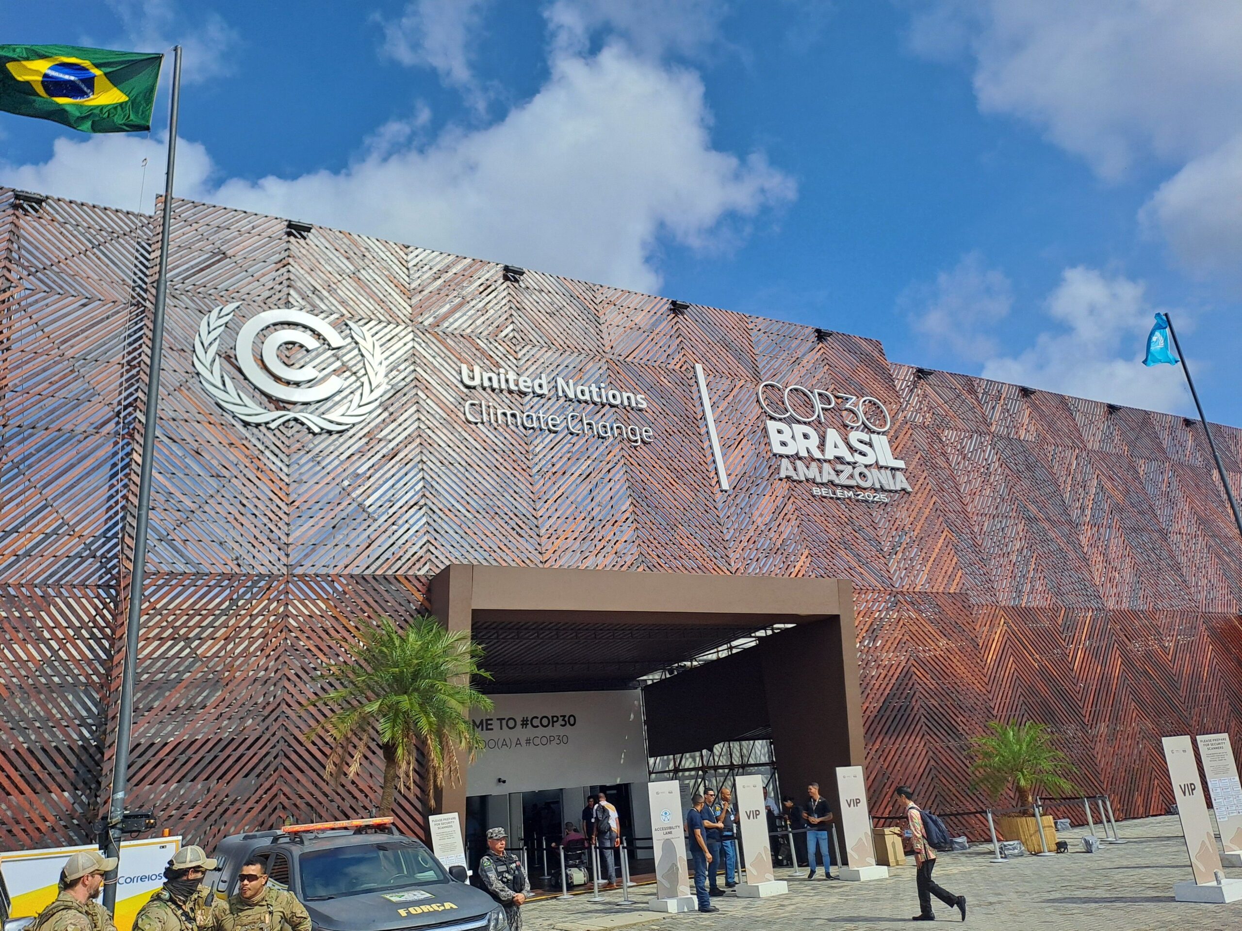 COP30 Brazilia – Peste 80 de țări susțin semnarea unei „foi de parcurs” pentru abandonarea totală a combustibililor fosili