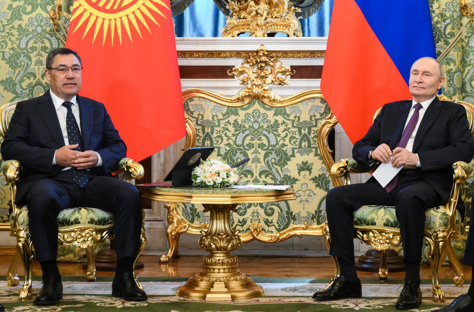 Vladimir Putin începe marți o vizită de trei zile în Kîrgîzstan.