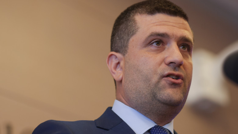 Cum abordează ministrul Economiei problema cu unii angajați: „Le trimiți de trei ori foaia înapoi și o scriu cu aceeași greșeală”