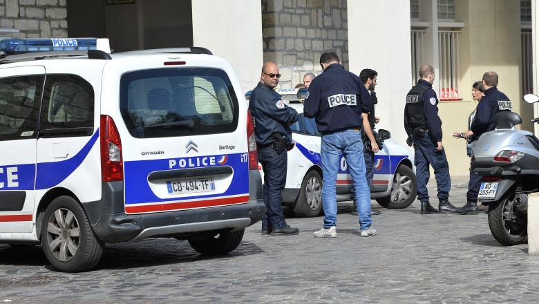 Trei indivizi suspectați de spionaj economic în interesul Rusiei au fost reținuți la Paris.