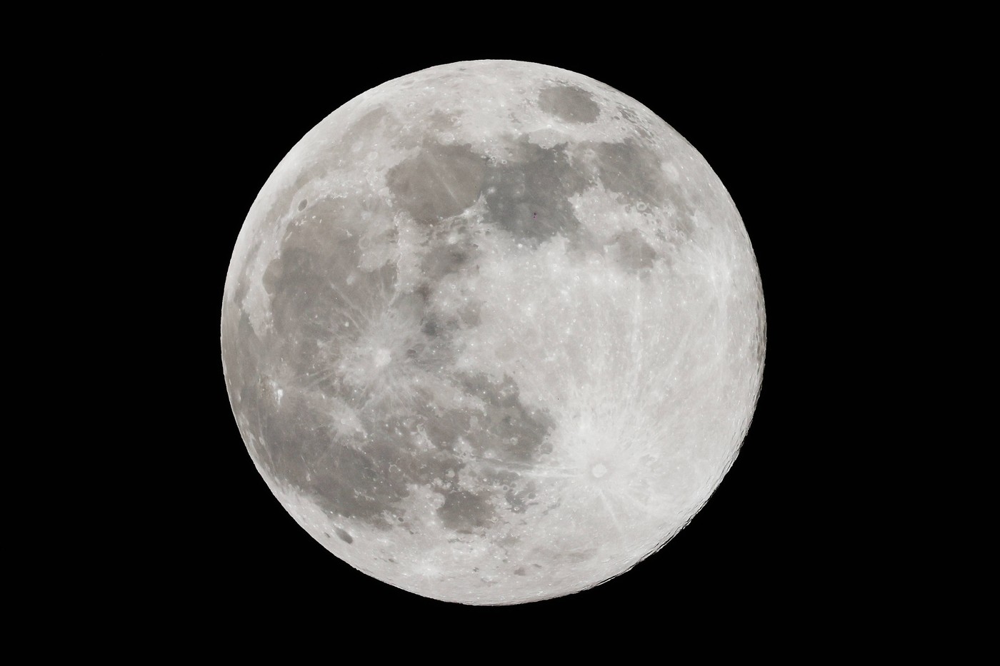 Revelație neașteptată privind originea Lunii. Studii recente modifică teoriile despre formarea planetelor.