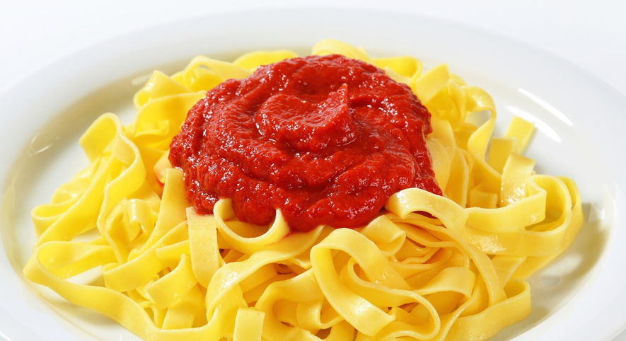 Poliția italiană a confiscat zeci de tone de pastă de tomate fals etichetată ca „Made in Italy”
