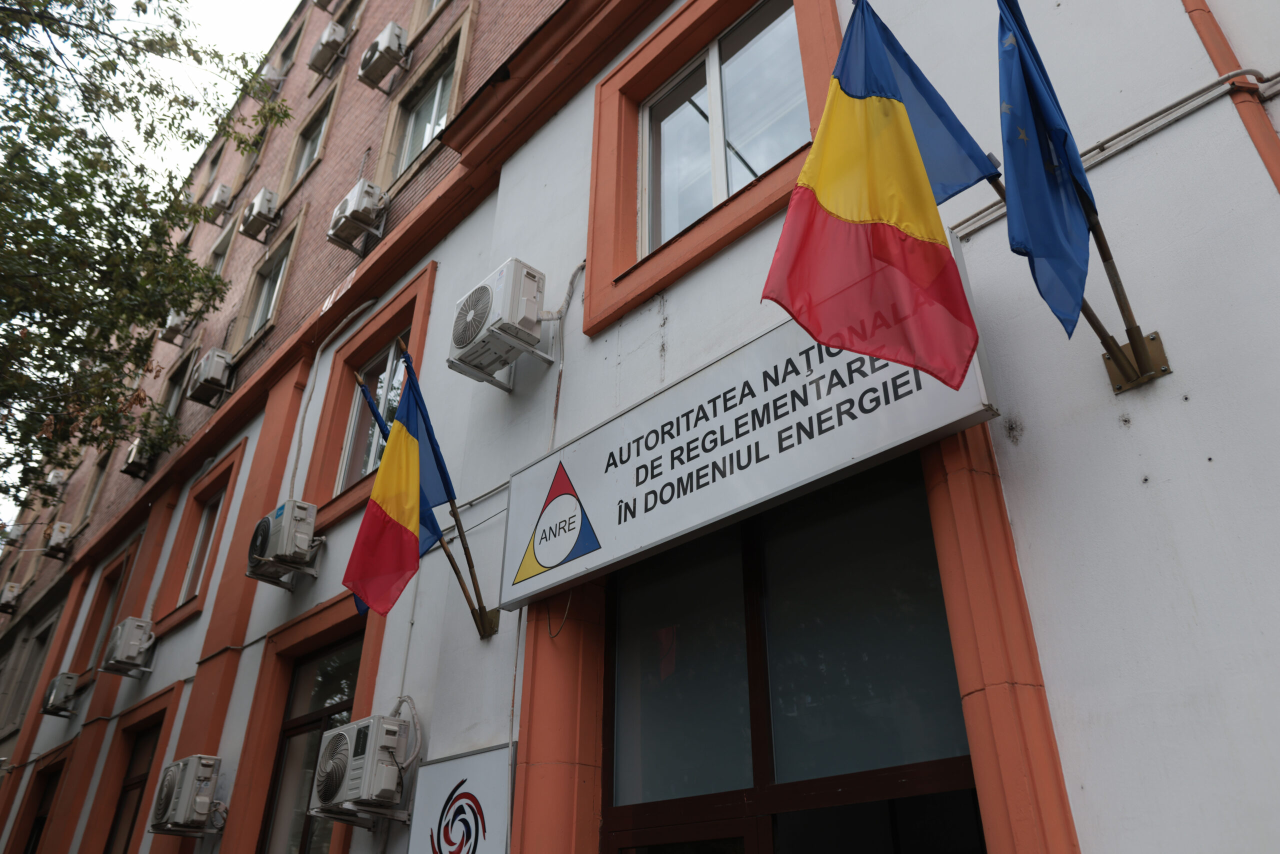 Autoritatea pentru Energie, instituția cu un salariu mediu de 3.700 de euro, intenționează să angajeze doi foști parlamentari PSD pentru aceeași funcție. Cine sunt aceștia?