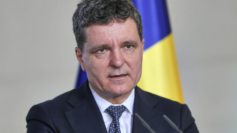 Nicușor Dan prezintă în plenul Parlamentului Strategia Națională de Apărare a Țării pentru intervalul 2025-2030.