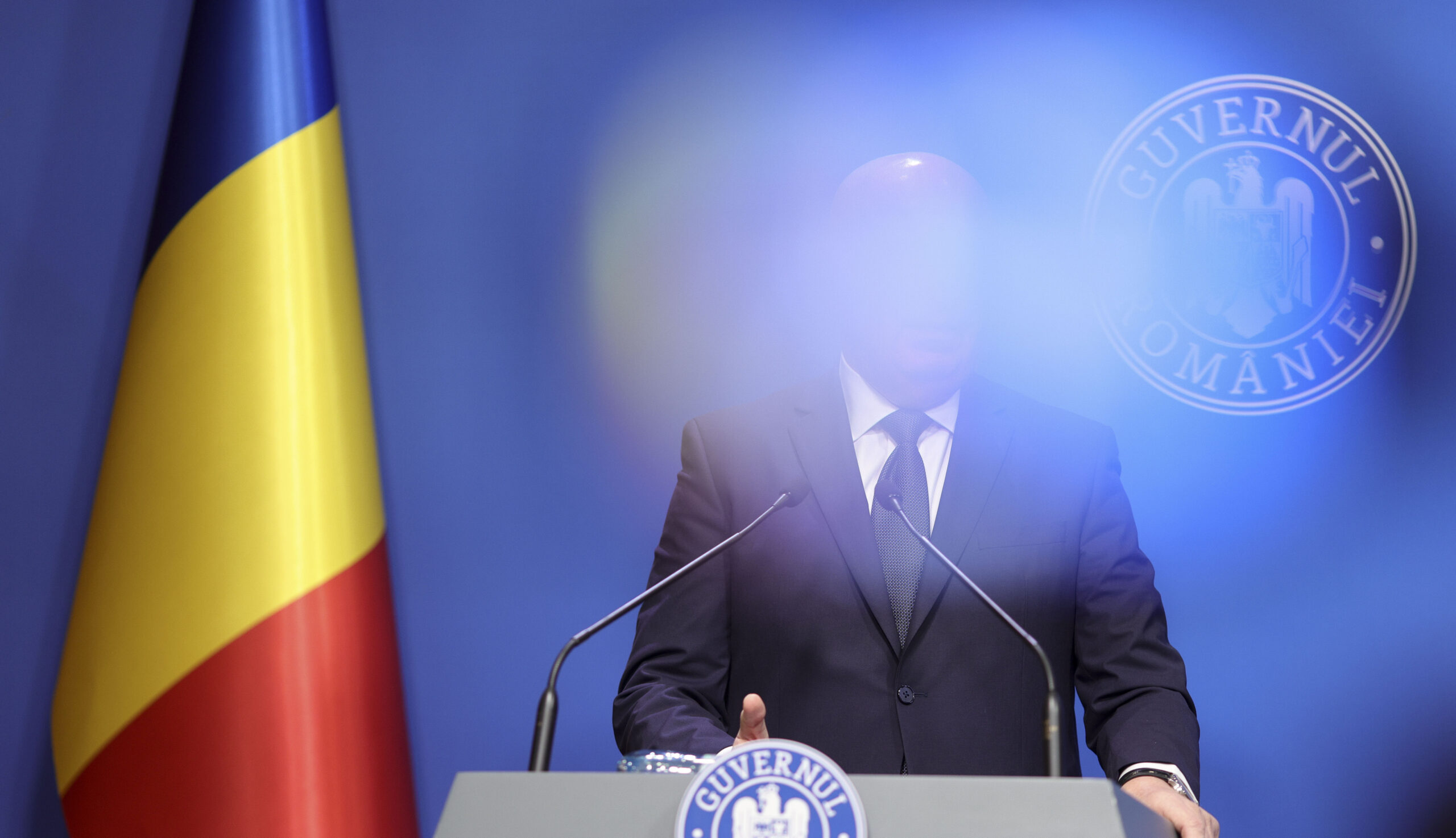 Solicitare adresată lui Ilie Bolojan pentru a facilita accesul fotoreporterilor la ședințele de guvern