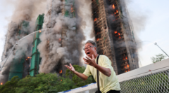 „Sunt devastati”: locuitorii din Hong Kong în stare de necredință după ce un incendiu a distrus blocuri de apartamente.