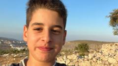 Tânărul palestinian-american reținut de Israel timp de nouă luni fără acuzație se prezintă în fața instanței.