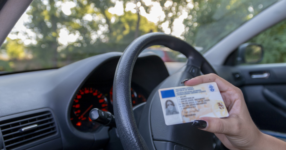 Ce sancțiune riscă un șofer care conduce cu permisul expirat. Documentele necesare pentru înlocuirea carnetului de conducere.