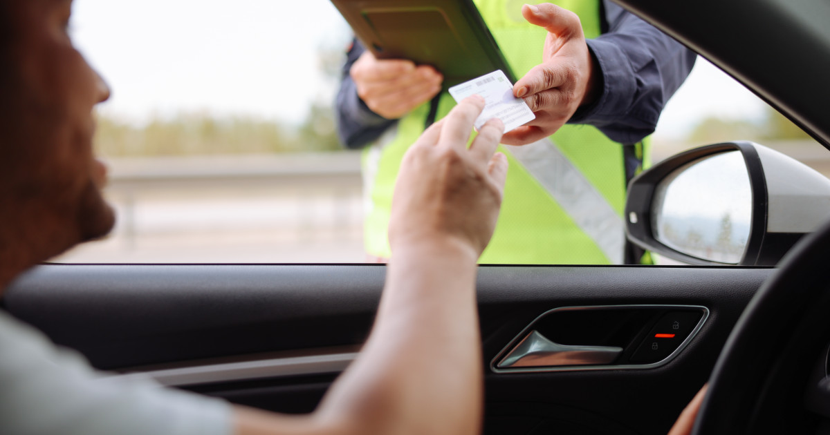 Ce penalizări pot primi șoferii care nu raportează un accident rutier. În ce condiții nu sunt obligați să se prezinte la o unitate de poliție.