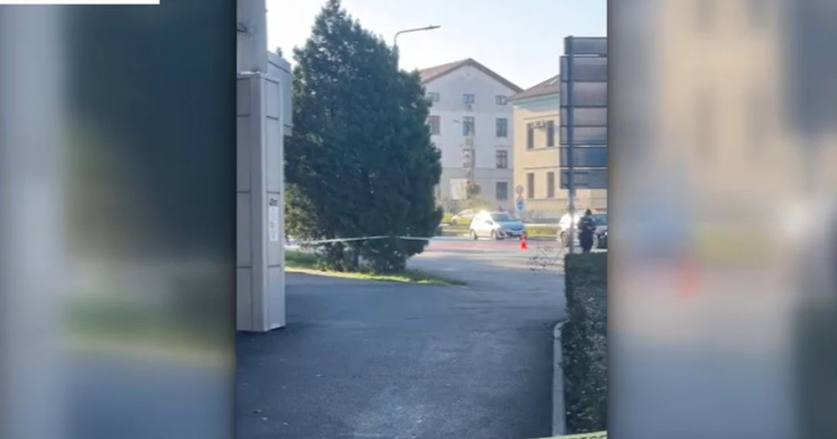 Colet suspect într-o intersecție aglomerată din Sibiu; polițiștii au restricționat parțial circulația.