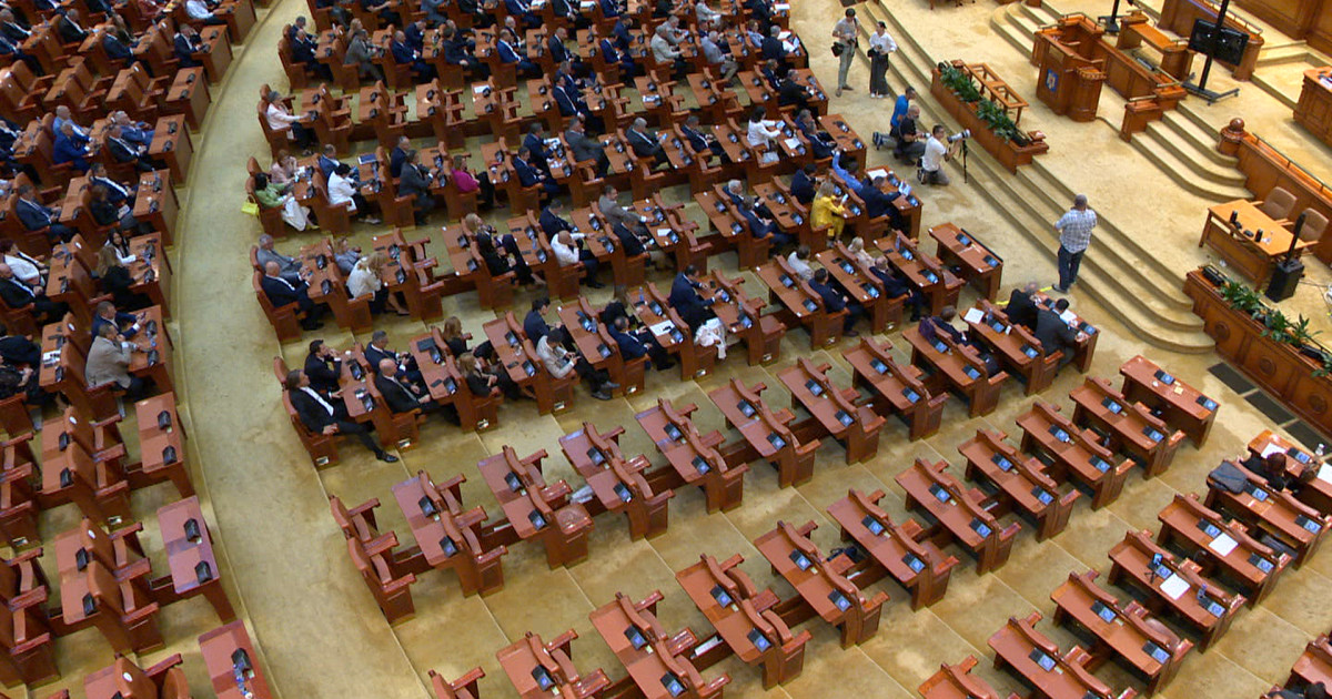 Cum își exprimă votul românii în funcție de vârstă: partidele preferate de două treimi dintre tineri. Seniorii își mențin susținerea pentru PSD (sondaj)