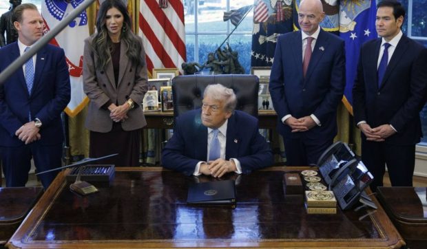 Rolexul oferit lui Trump de delegația Elveției a dispărut brusc din Biroul Oval, generând noi întrebări la Washington.