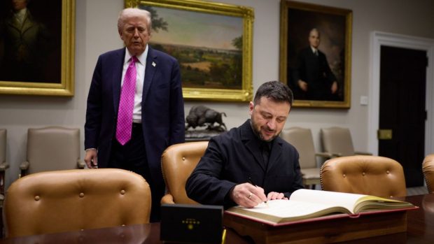 Washington i-a comunicat lui Volodimir Zelenski că Ucraina „trebuie” să renunțe la teritorii și la anumite arme.