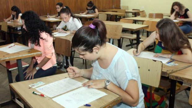 Consiliera lui Ilie Bolojan pe „Educație” consideră că programa de română de liceu este excesiv de dificilă. Ea explică: „Analfabetismul funcțional a atins nivel de alertă.”