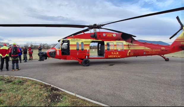 Elicopter Black Hawk utilizat pentru prima dată de salvamontiștii din Brașov în misiunea de căutare a turistului dispărut în Bucegi.