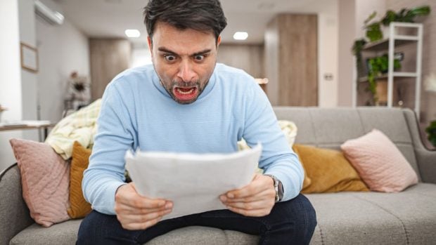 Românii care locuiesc la bloc vor primi facturi de întreținere mai mari, din cauza creșterii cu 62% a unei taxe.