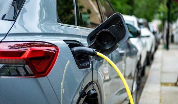 Europa se pregătește să lanseze un val de automobile electrice cu prețuri sub 25.000 € până în 2026.
