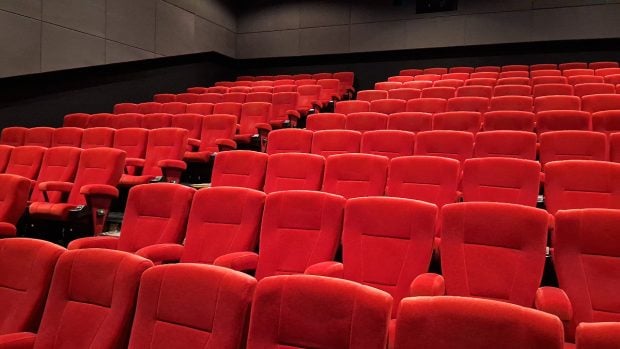 Un celebru cinematograf din Paris suspendă activitatea temporar după ce vizitatorii au fost mușcați de ploșnițe.